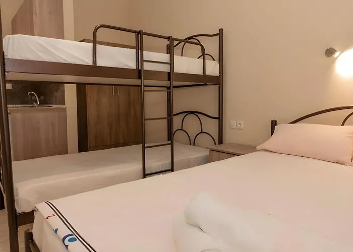 For Rent Hermanos 酒店 *